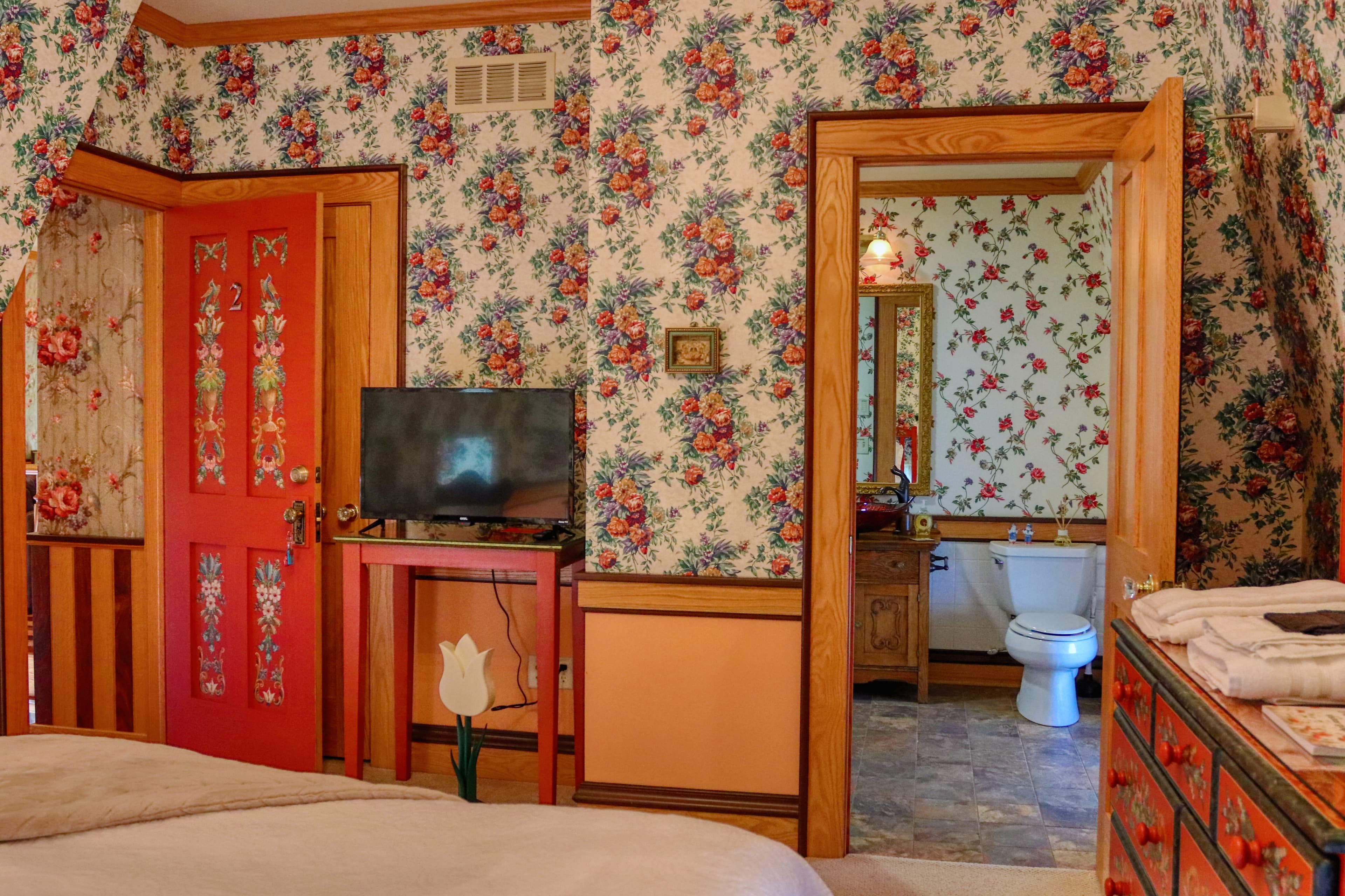 The Klompen Suite offers you a luxurious, historic, and comfortable room that gives you all the comforts of home.